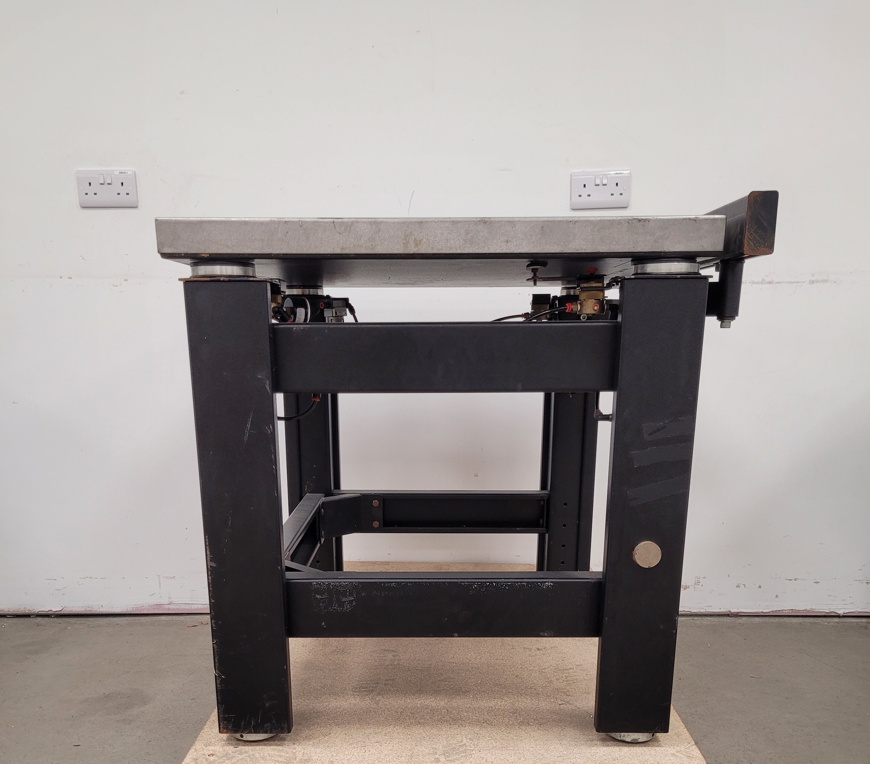 Image of TMC Optics Vibration Isolation Table  Model: 63-530 Lab