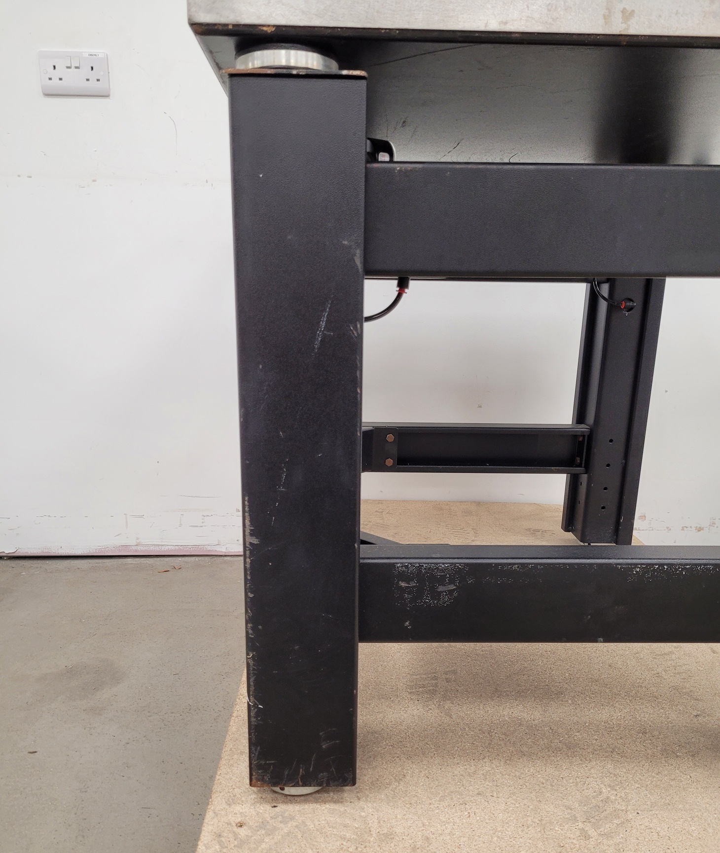 Image of TMC Optics Vibration Isolation Table  Model: 63-530 Lab