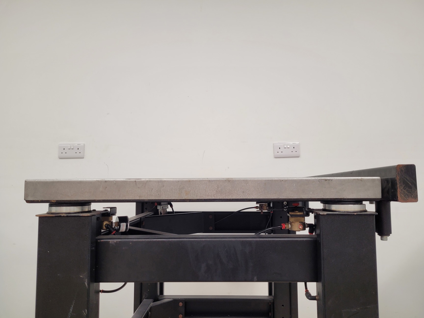 Image of TMC Optics Vibration Isolation Table  Model: 63-530 Lab