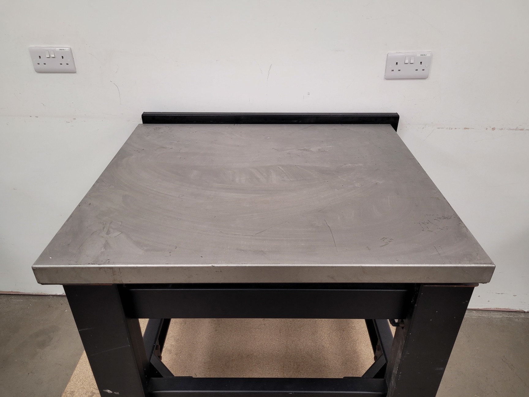 Image of TMC Optics Vibration Isolation Table  Model: 63-530 Lab