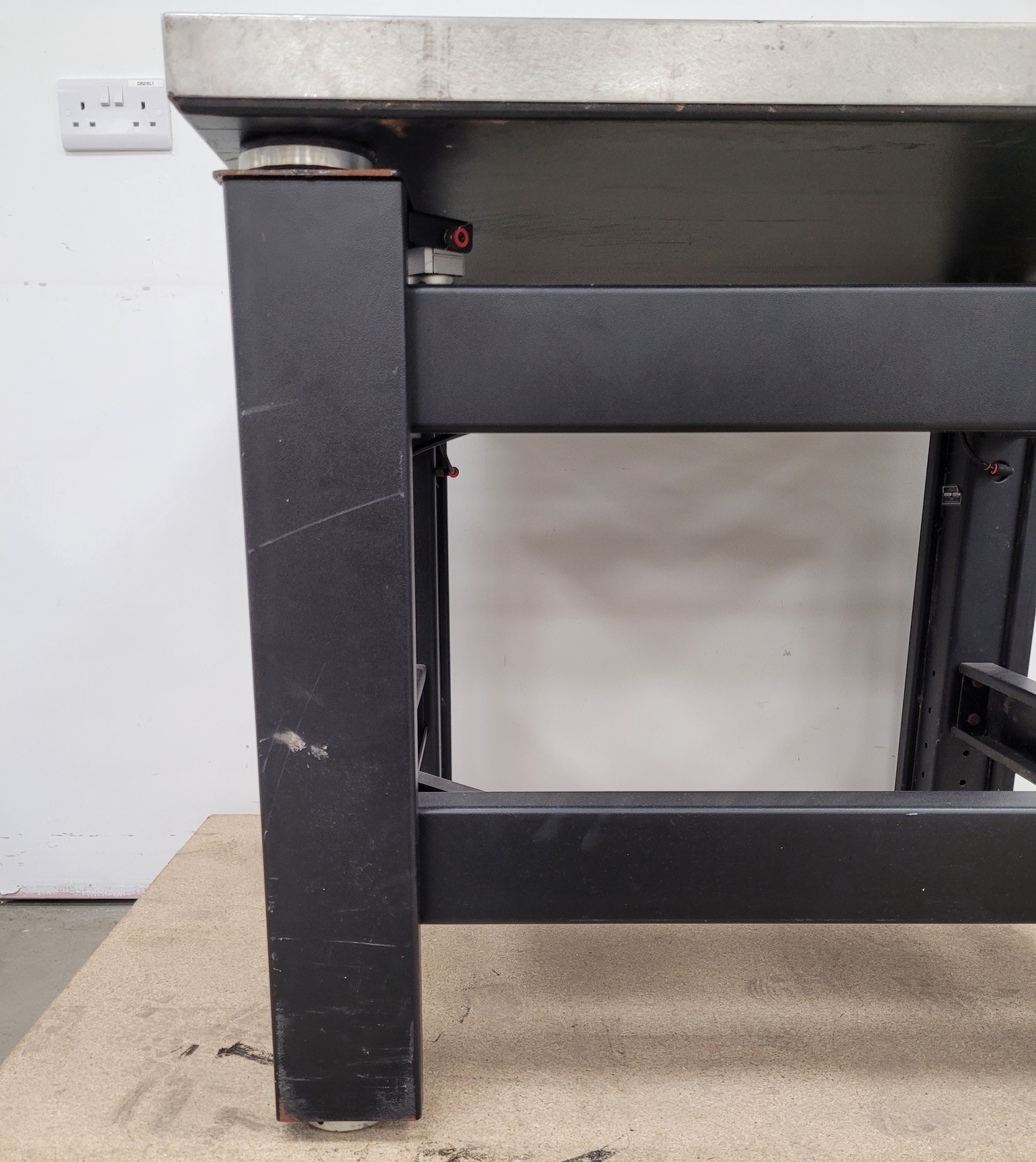 Image of TMC Optics Vibration Isolation Table  Model: 63-530 Lab