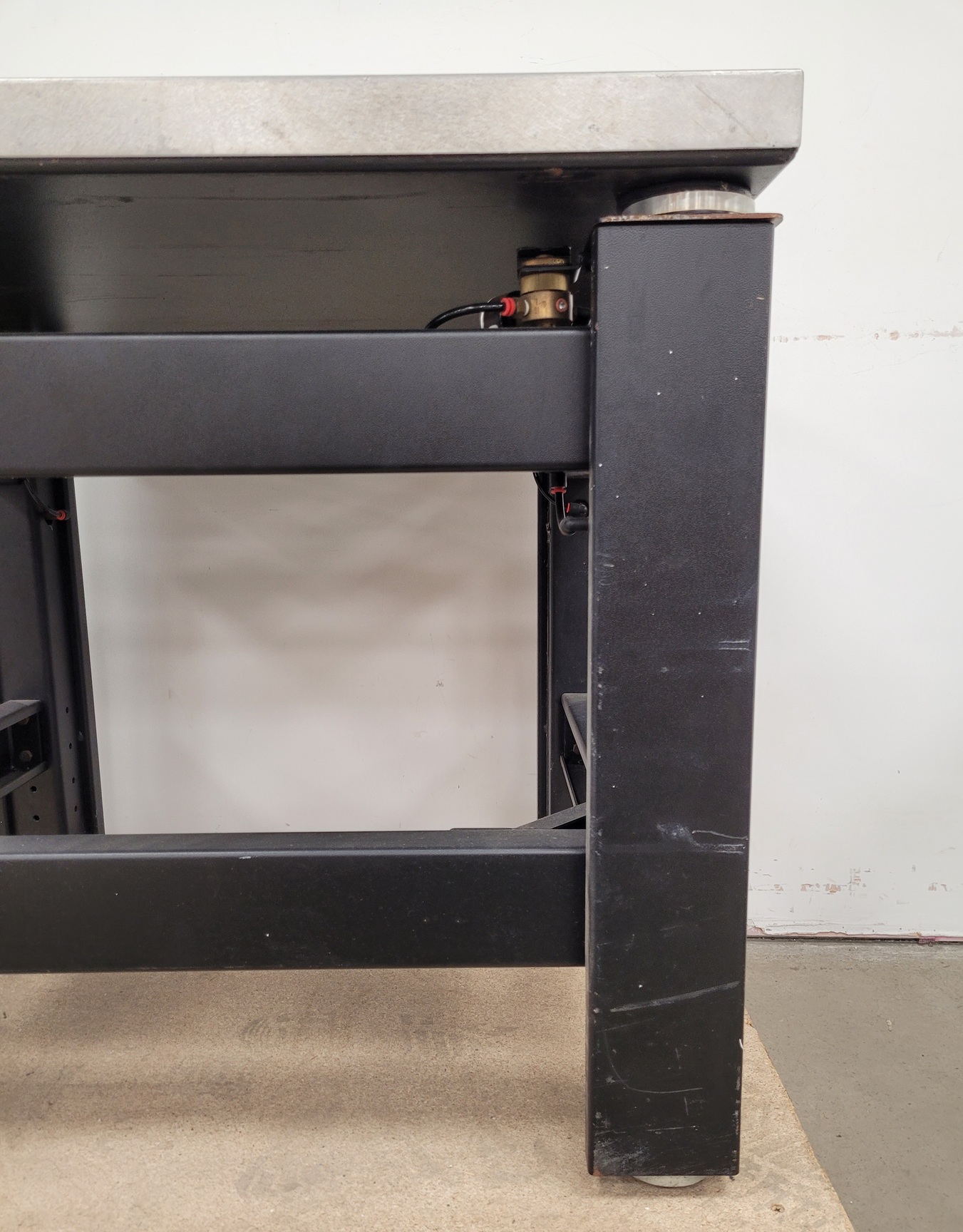 Image of TMC Optics Vibration Isolation Table  Model: 63-530 Lab