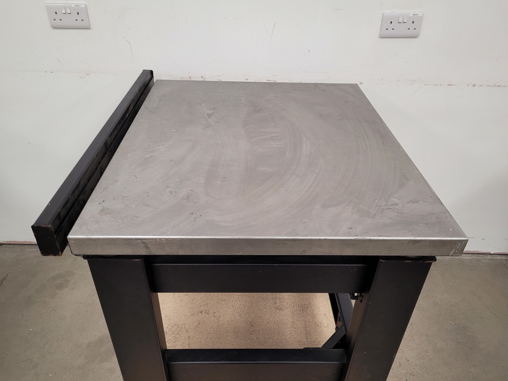 Image of TMC Optics Vibration Isolation Table  Model: 63-530 Lab