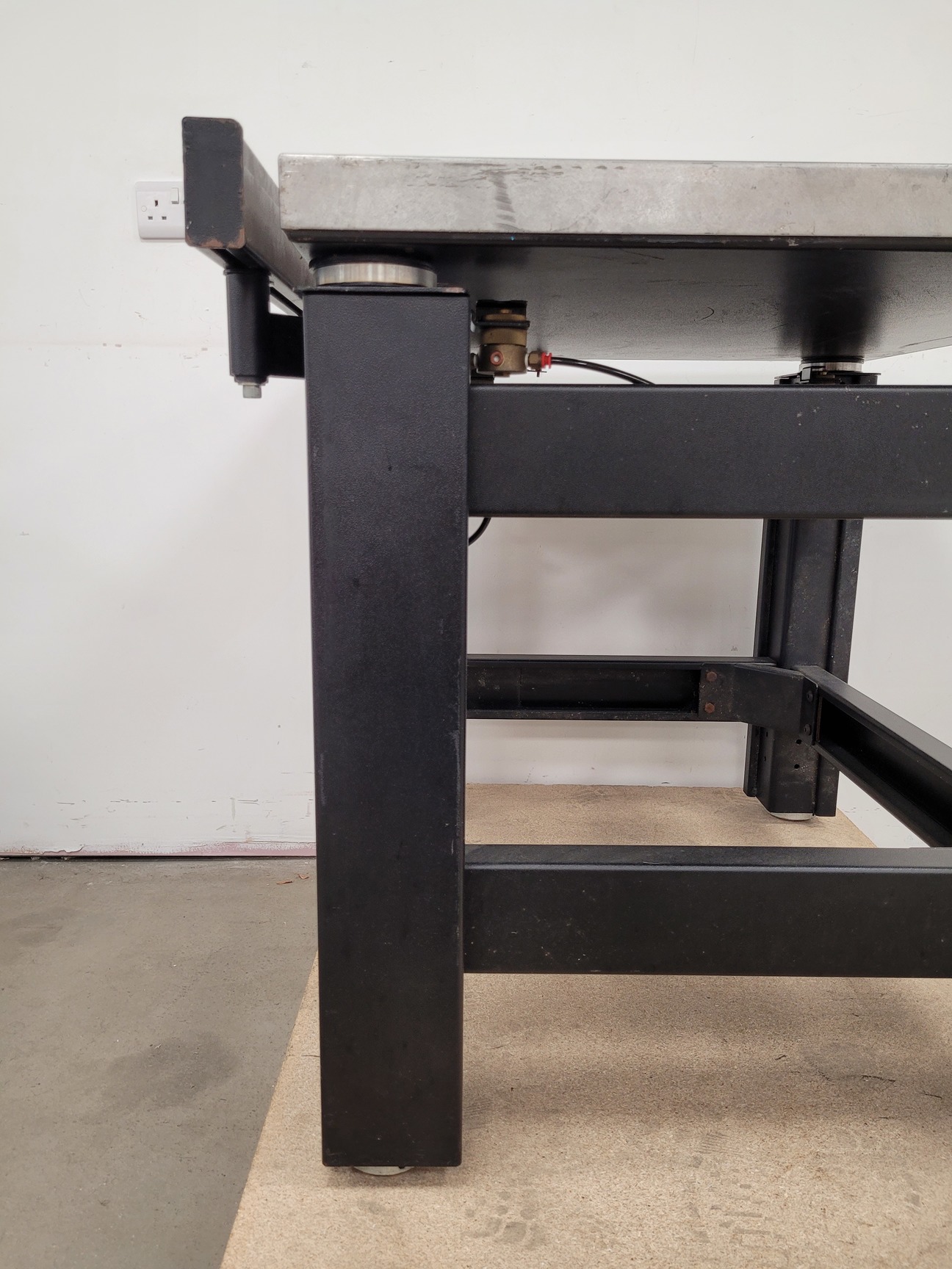 Image of TMC Optics Vibration Isolation Table  Model: 63-530 Lab