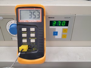 Thumbnail image of Thermo Heraeus T 6030 Benchtop Heating Drying Laboratory Oven Lab
