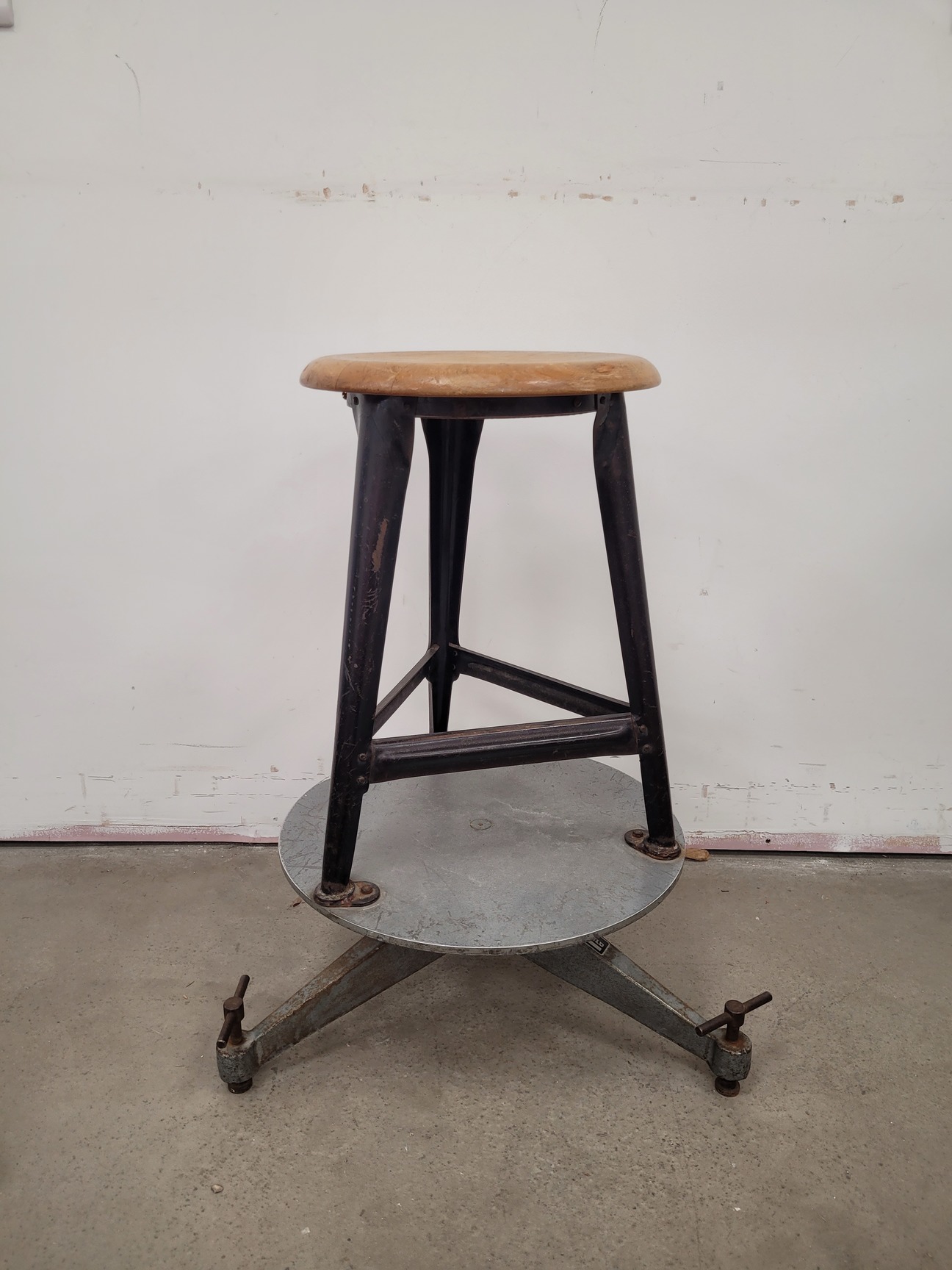 Image of Leybold Frictionless Rotating Platform/Seat