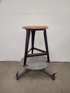 Thumbnail image of Leybold Frictionless Rotating Platform/Seat
