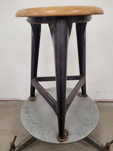 Thumbnail image of Leybold Frictionless Rotating Platform/Seat