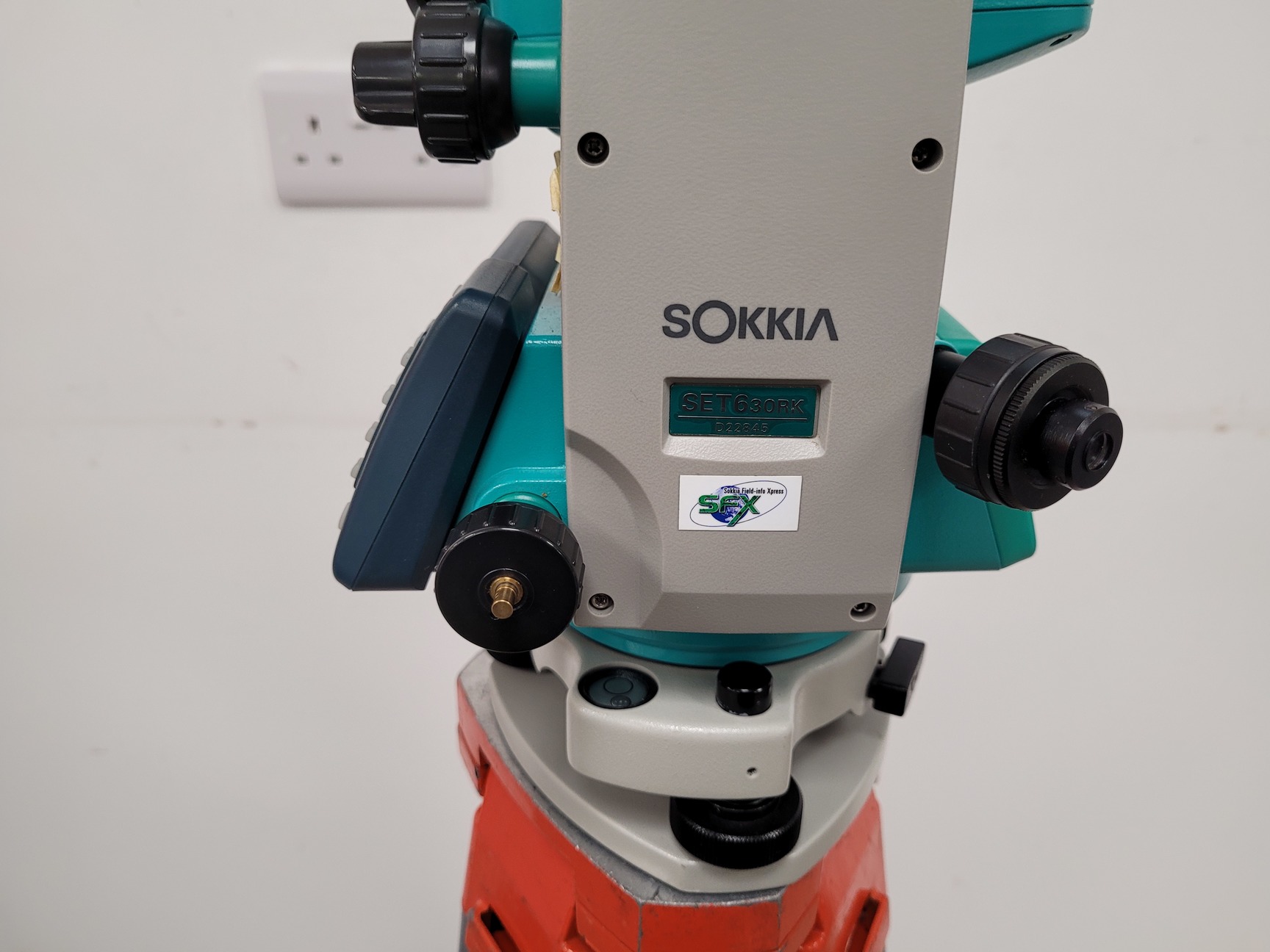 Image of Sokkia SET630RK Surveying Total Station with Tripod 