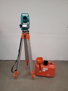 Thumbnail image of Sokkia Surveying Total Station SET530RK with Tripod