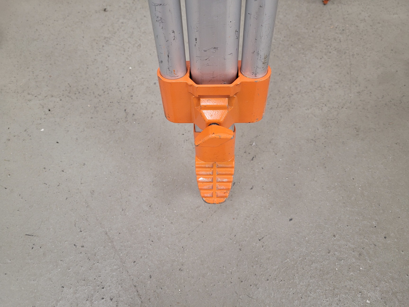 Image of Sokkia Surveying Total Station SET530RK with Tripod