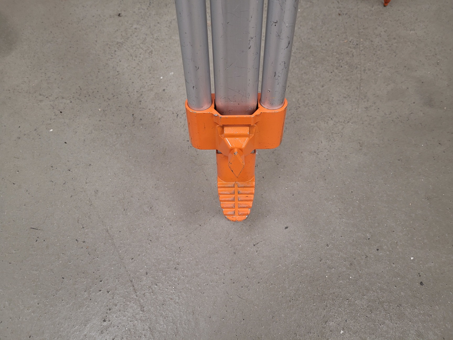 Image of Sokkia Surveying Total Station SET530RK with Tripod