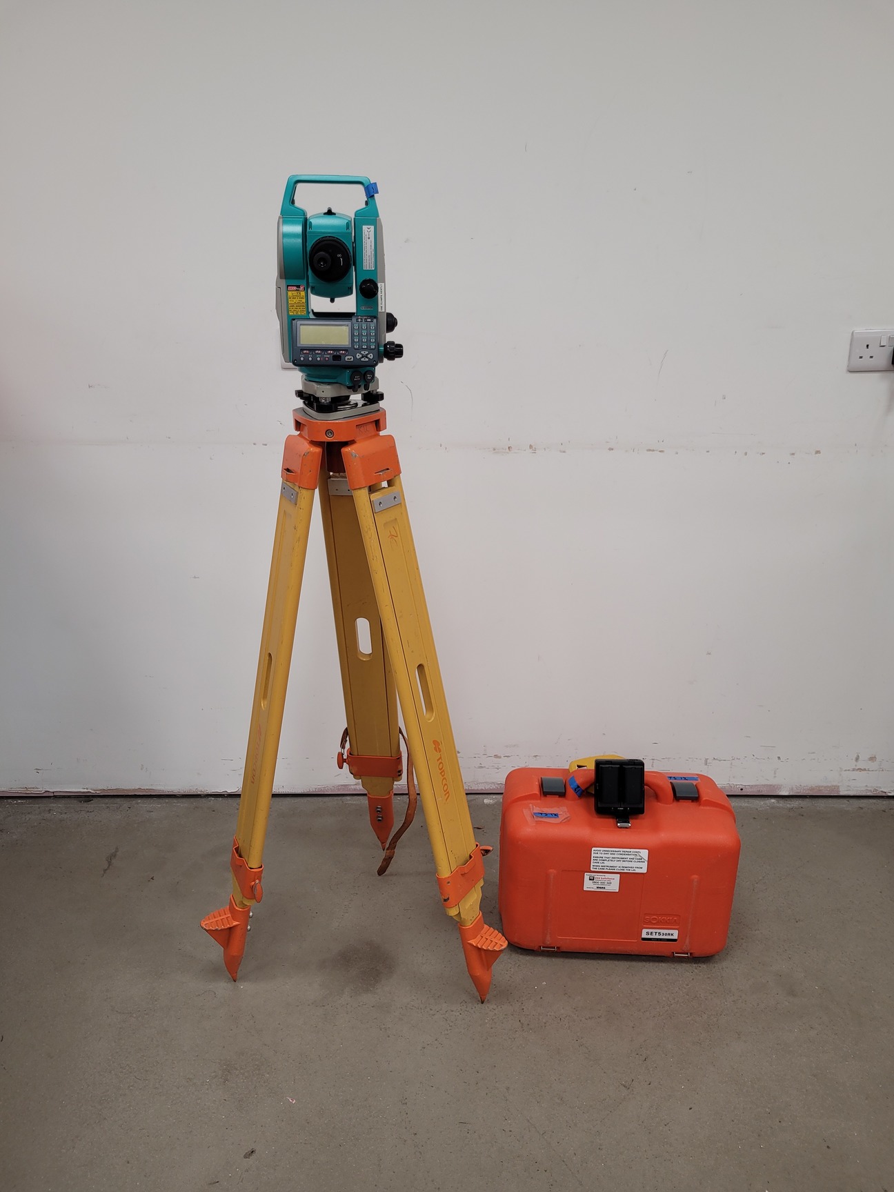 Image of Sokkia SET530RK Surveying Total Station  with Tripod 