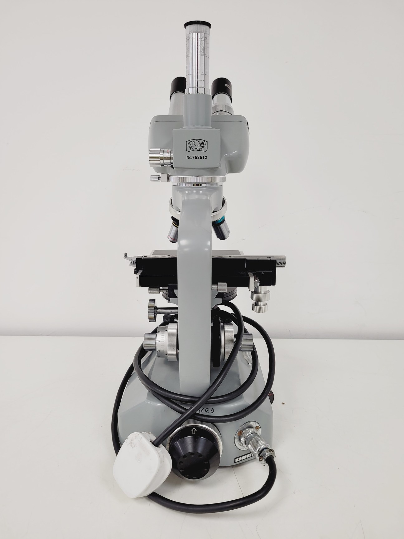 Image of Kyowa Tokyo Compound Microscope with 4 x Objectives PL 20 Para Phase Lab