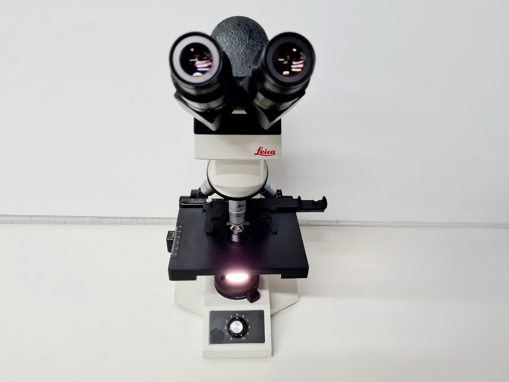 Microscope 2000 Model Lab Record Leica ATC 2000 Compound Microscope with 3 x Objectives - Achro Lab
