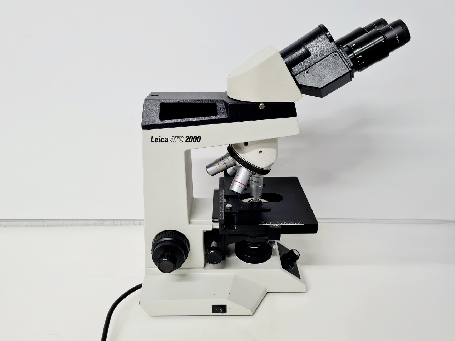 Microscope 2000 Model Lab Record Leica ATC 2000 Compound Microscope with 3 x Objectives - Achro Lab