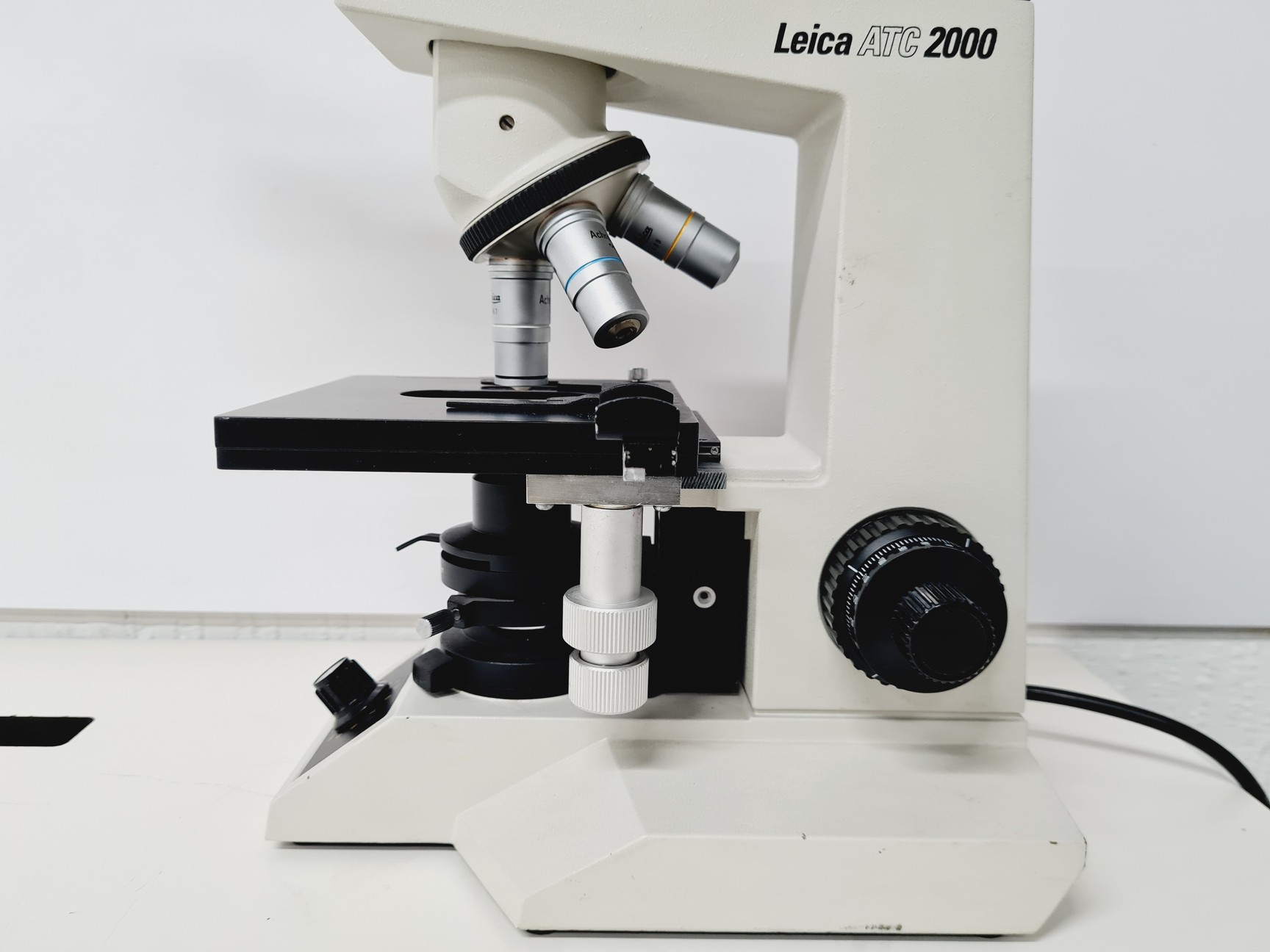 Microscope 2000 Model Lab Record Leica ATC 2000 Compound Microscope with 3 x Objectives - Achro Lab