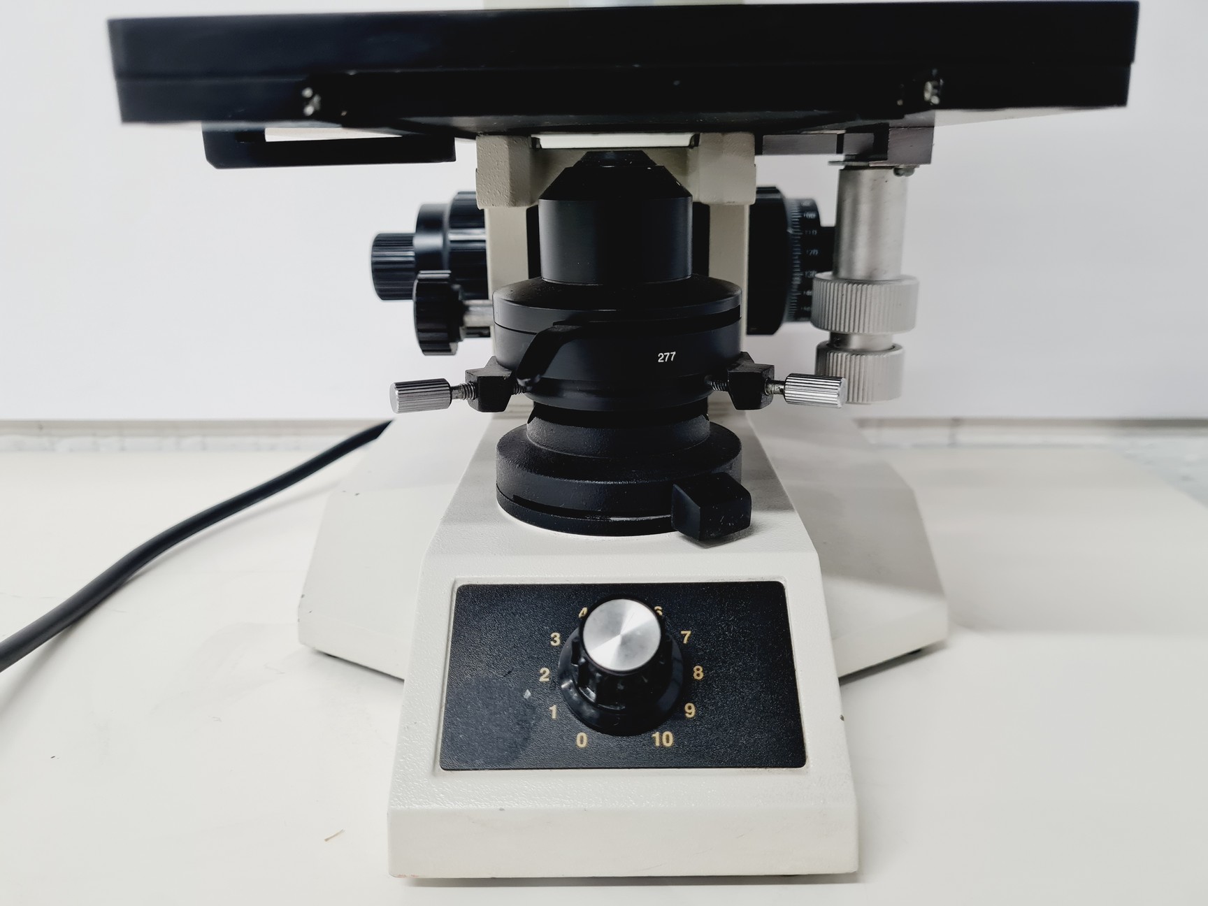 Microscope 2000 Model Lab Record Leica ATC 2000 Compound Microscope with 3 x Objectives - Achro Lab