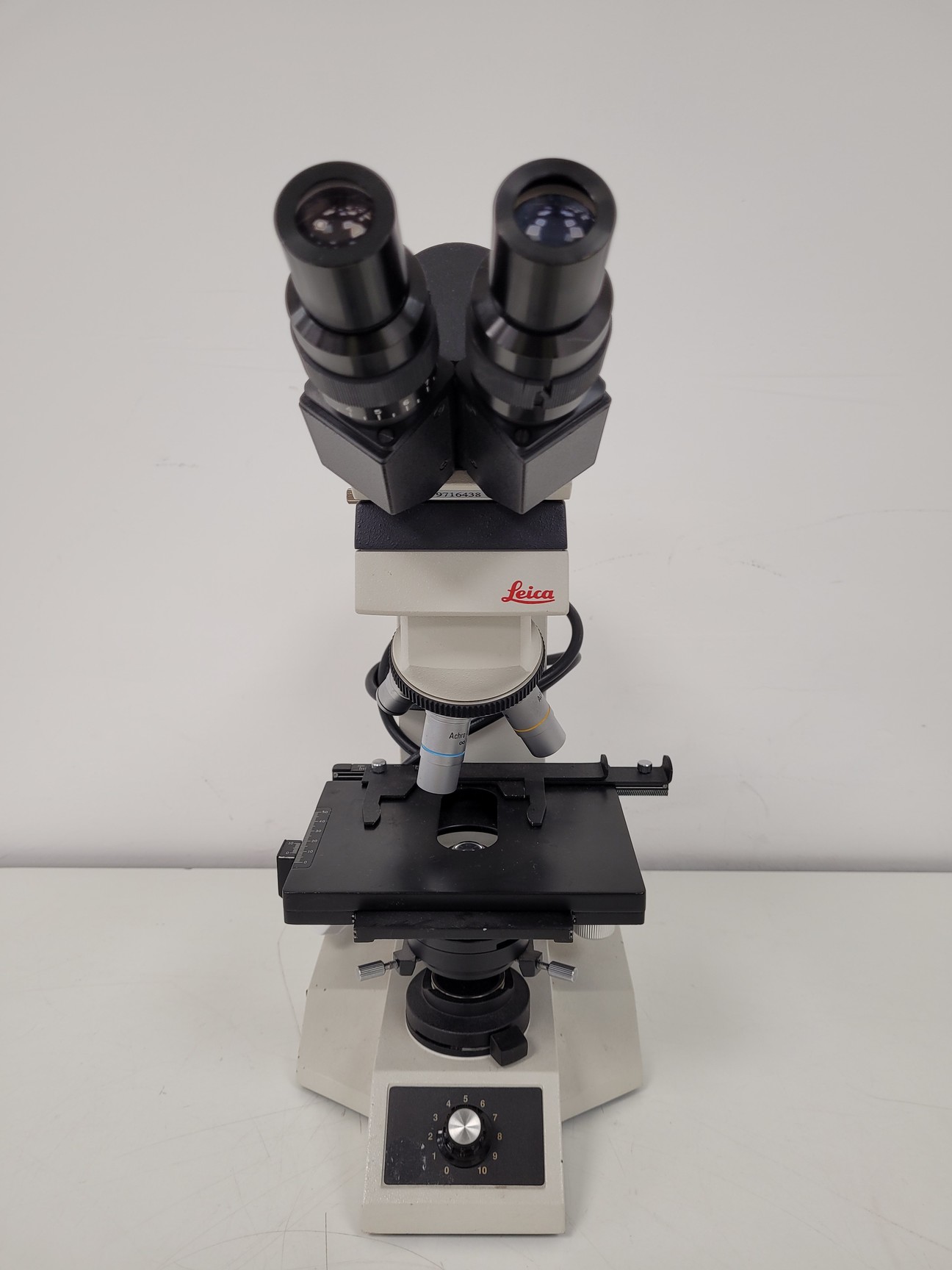 Image of Leica ATC 2000 Compound Microscope with 4 x Achromatic Objectives Lab