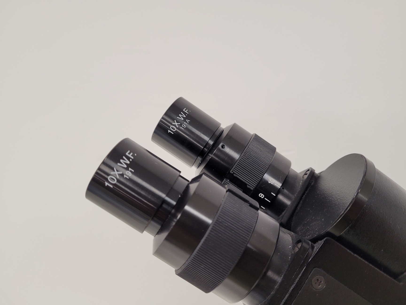 Image of Leica ATC 2000 Compound Microscope with 4 x Achromatic Objectives Lab