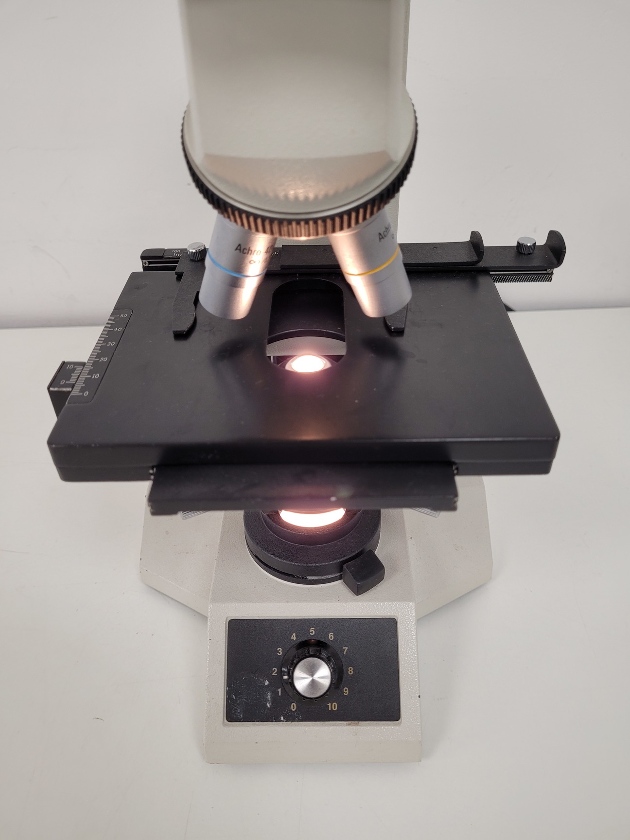 Image of Leica ATC 2000 Compound Microscope with 4 x Achromatic Objectives Lab