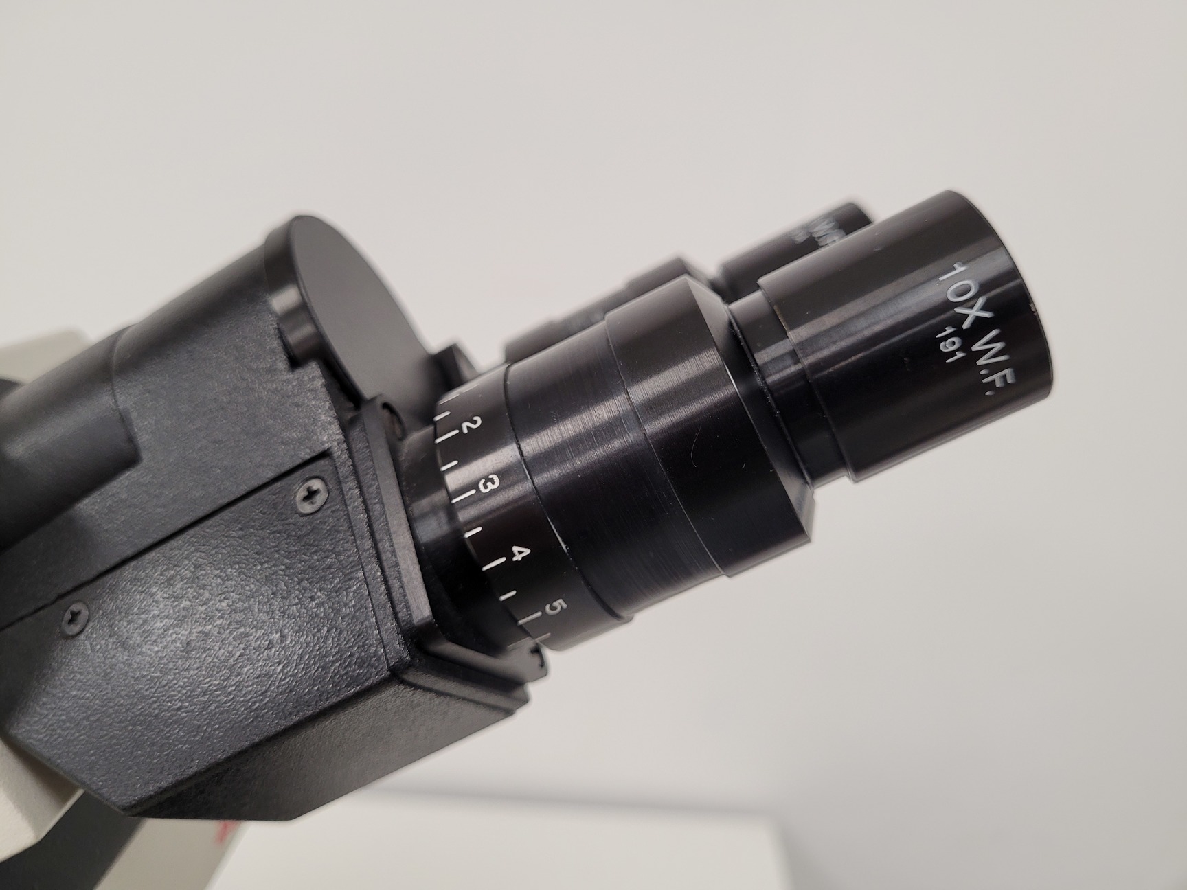 Image of Leica ATC 2000 Compound Microscope with 4 x Achromatic Objectives Lab