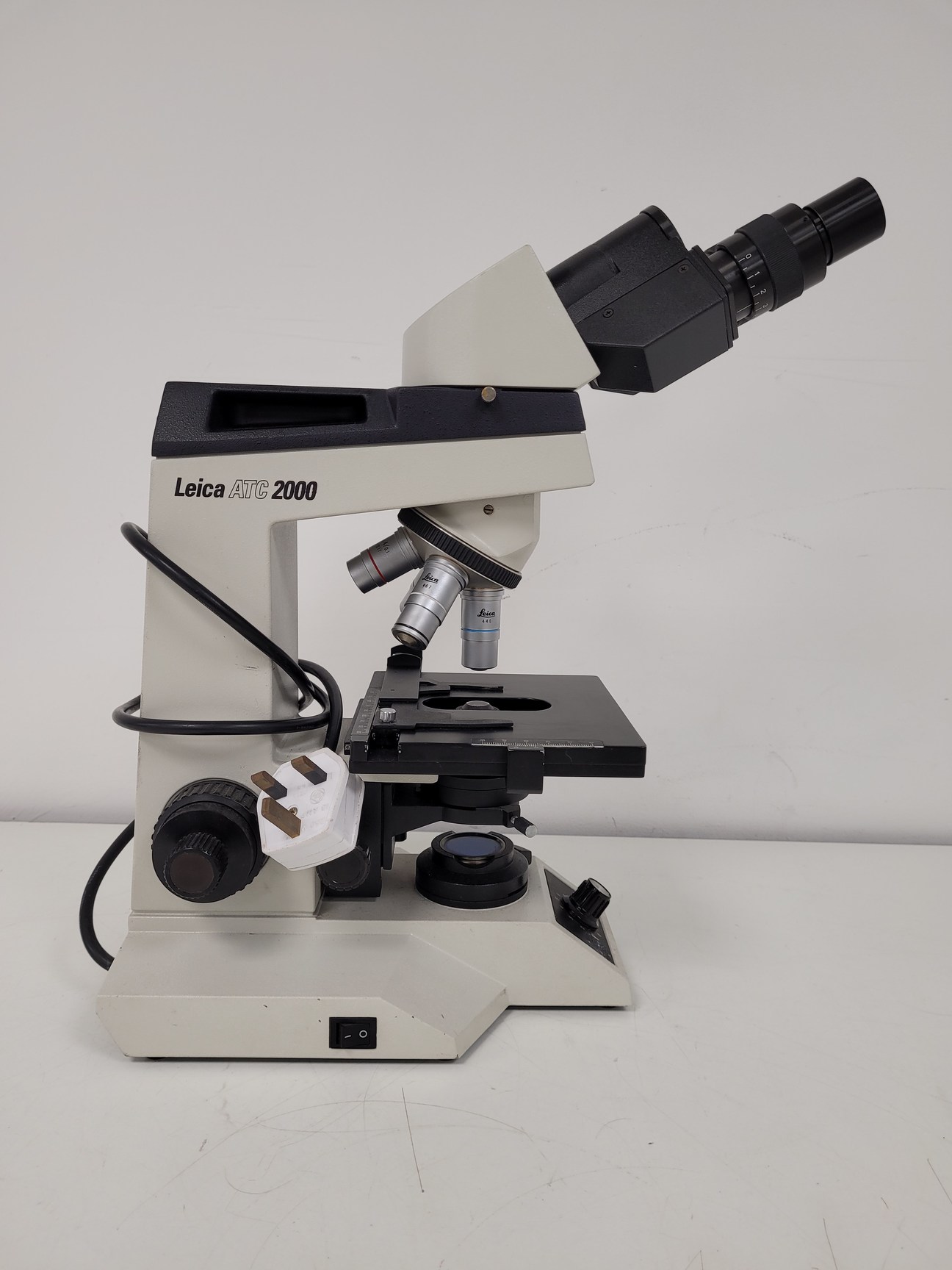 Microscope 2000 Model Lab Record Leica Model ATC 2000 Compound Microscope with 4 x Achromatic Objectives Lab