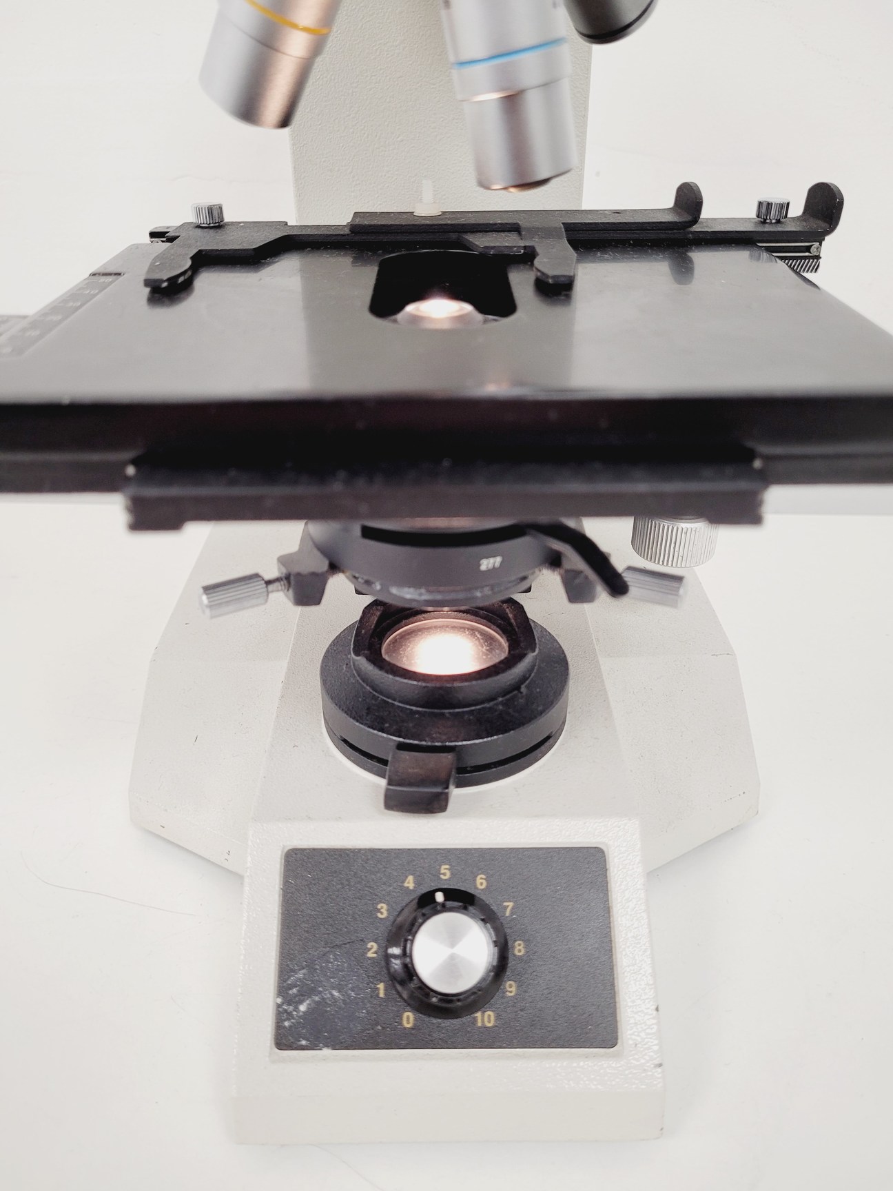 Image of Leica Model ATC 2000 Microscope w/ 4 x Achromatic Objectives Lab