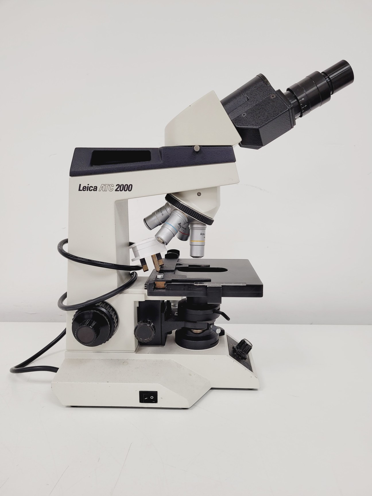 Image of Leica ATC 2000 Compound Microscope with 4 x Objectives - Achro OIL Lab