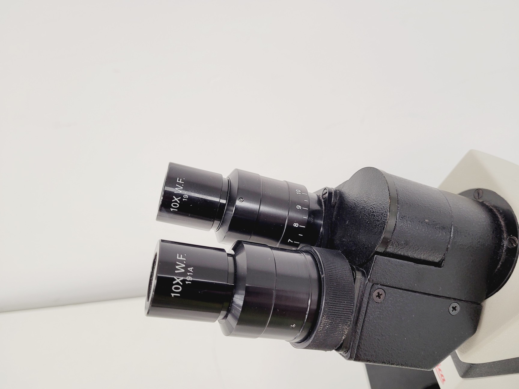 Image of Leica ATC 2000 Compound Microscope with 4 x Objectives - Achro OIL Lab