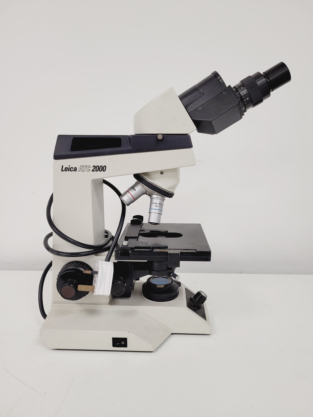 Image of Leica ATC 2000 Compound Microscope with 4 x Objectives - Achro OIL Lab