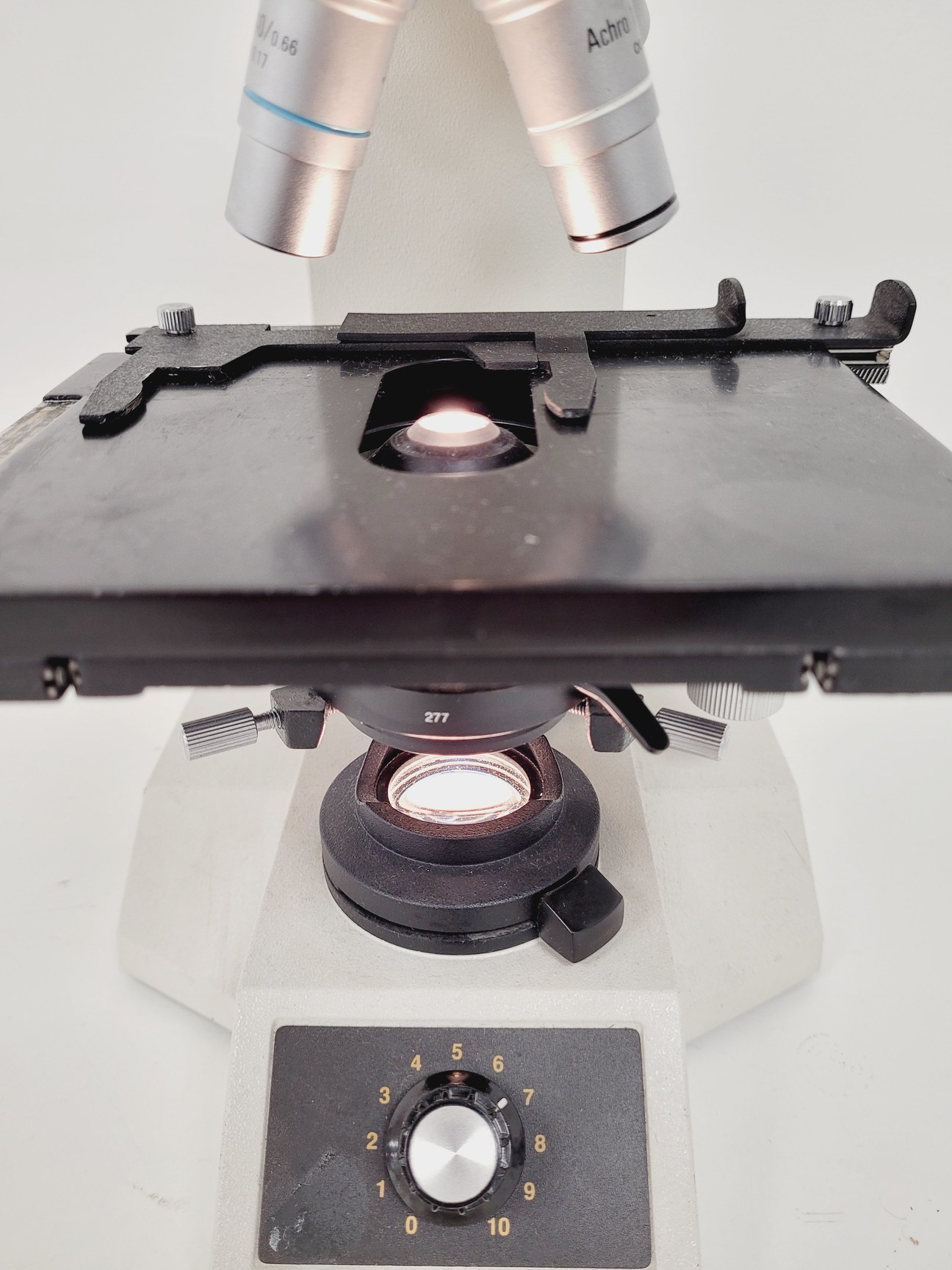 Image of Leica ATC 2000 Compound Microscope with 4 x Objectives - Achro OIL Lab