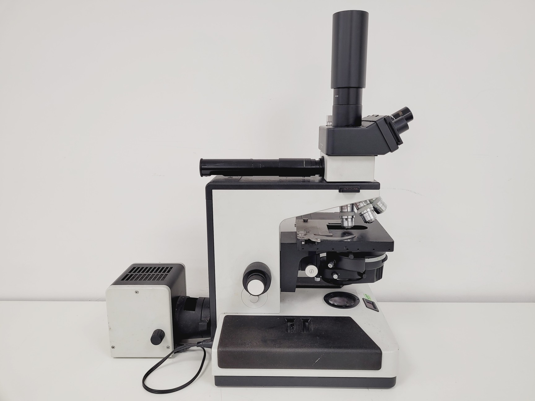 Image of Leitz Diaplan Microscope Type 020-437.035 with 4 x Objectives Lab Spares/Repairs