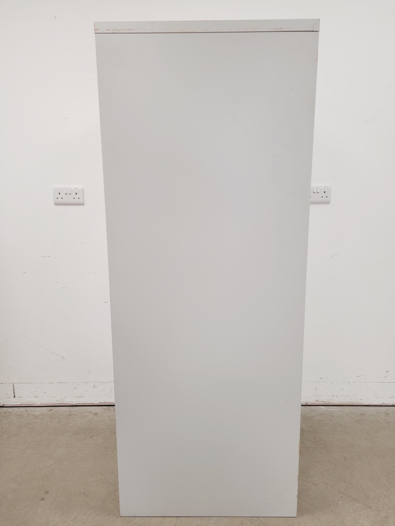 Image of Sealine Lockable Light Grey Filing Cabinet & Keys