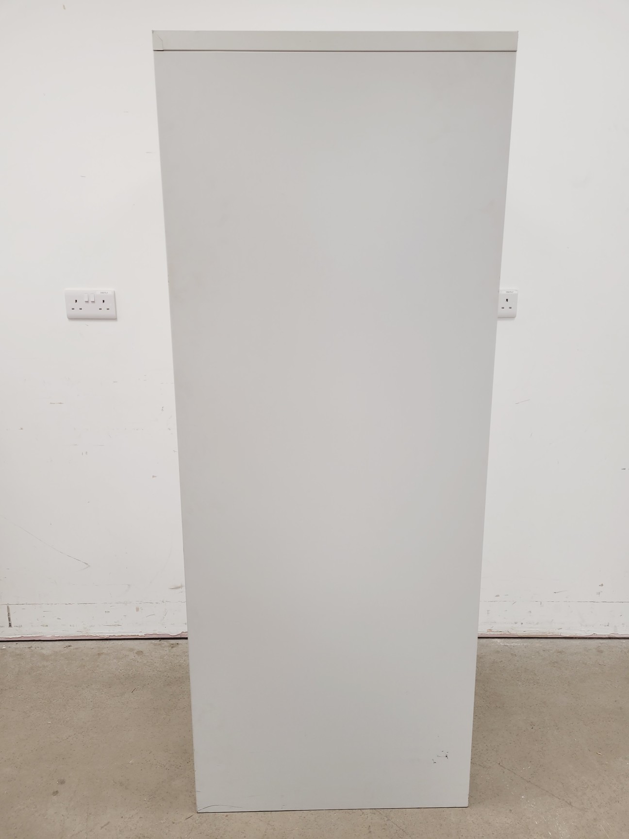 Image of Sealine Lockable Light Grey Filing Cabinet & Keys