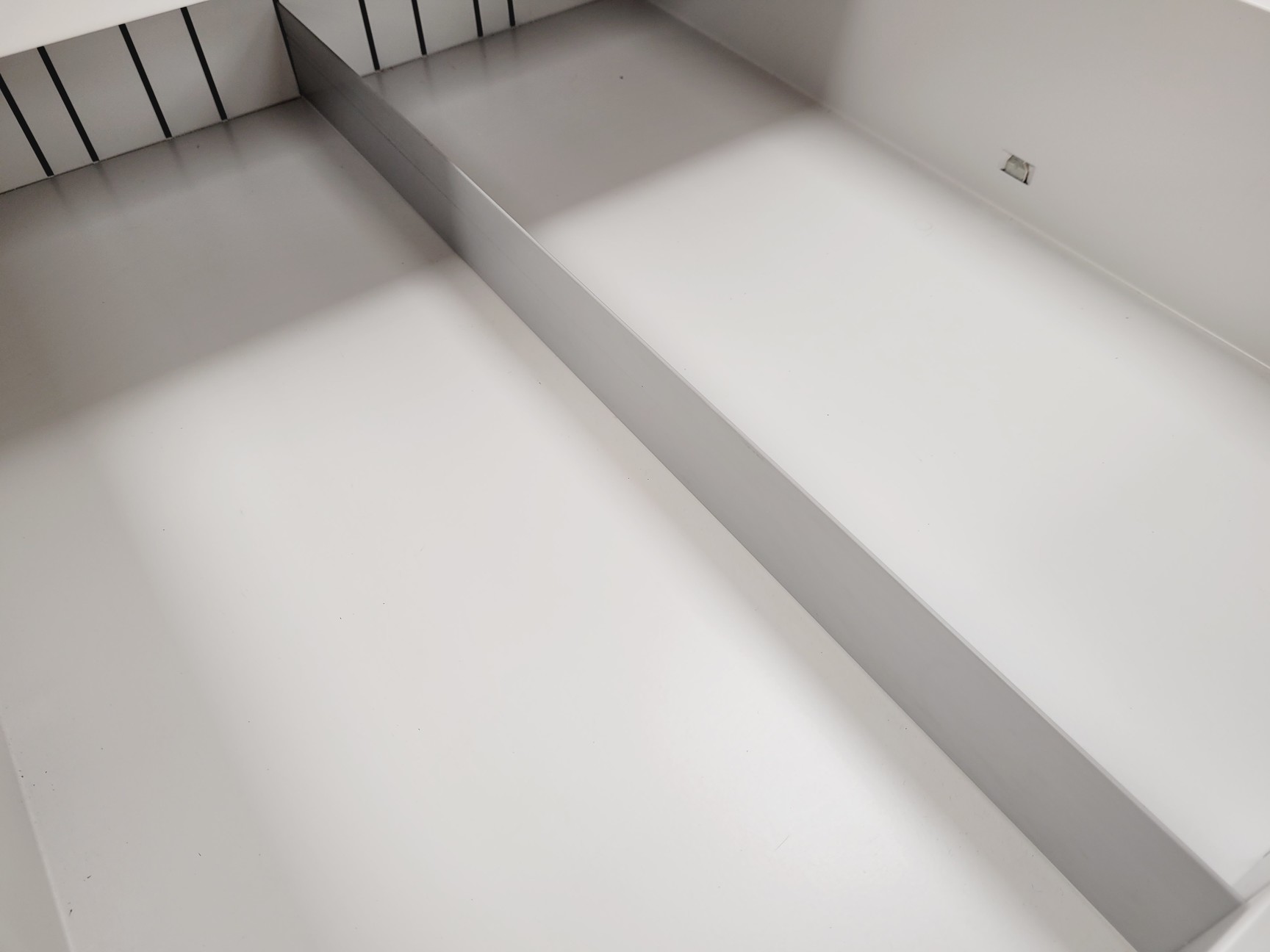 Image of Sealine Lockable Light Grey Filing Cabinet & Keys
