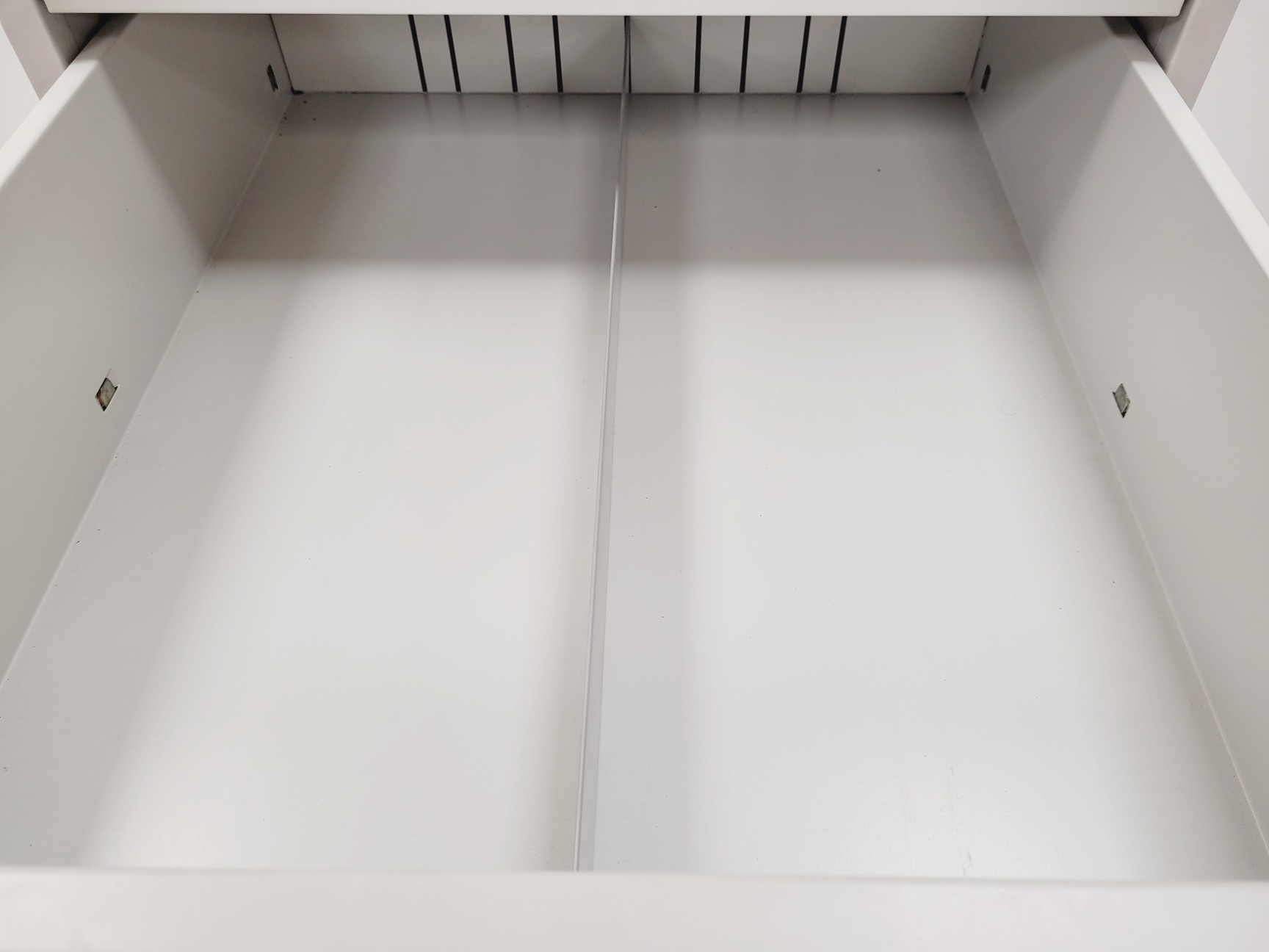Image of Sealine Lockable Light Grey Filing Cabinet & Keys