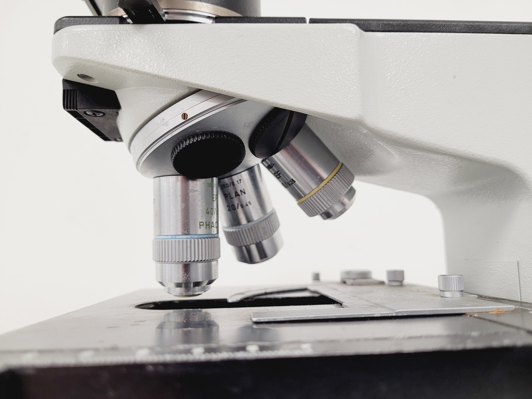Image of Leitz Laborlux S Microscope 020-505.030 with 3 x Objectives - PHACO EF PLAN Lab