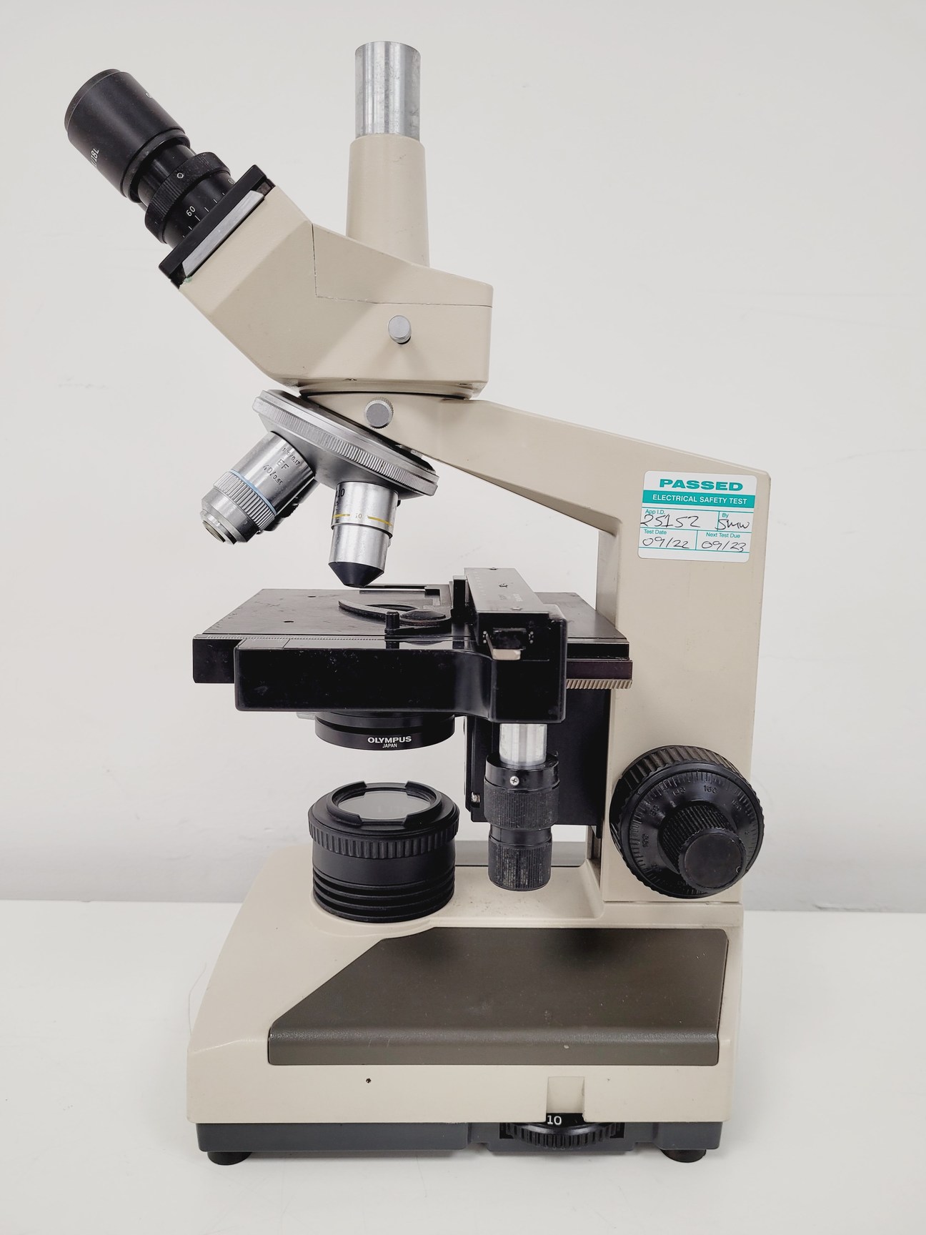 Image of Olympus CH-2 CHS Compound Laboratory Microscope with 4 x Objectives Lab