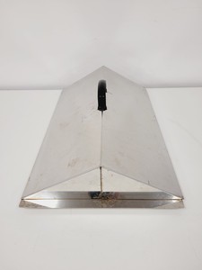 Thumbnail image of Fisherbrand Heating Water Bath  Model FB60305 with Lid Lab
