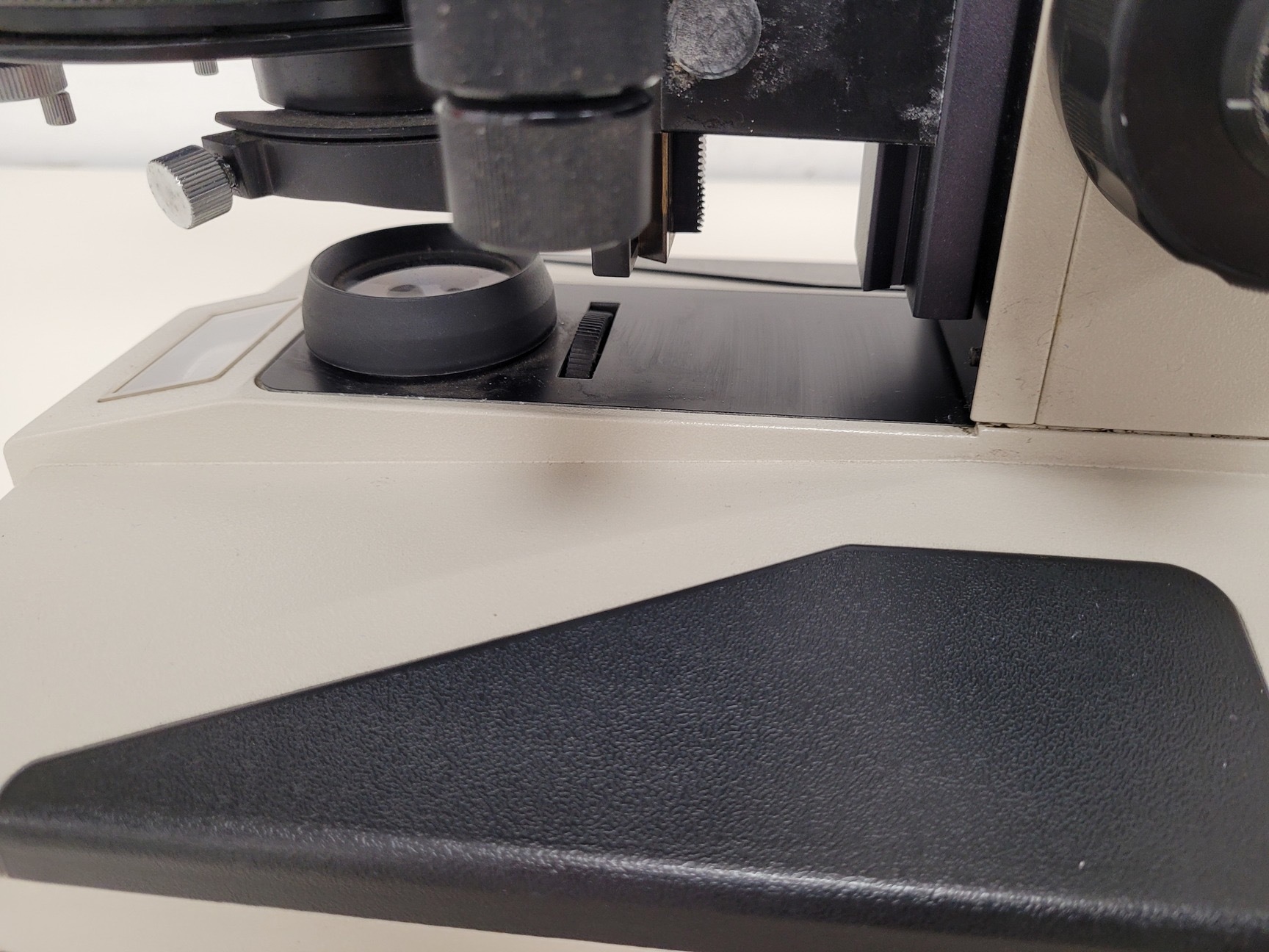 Image of Nikon Optiphot Microscope with 3 x Objectives - Ph 3 DL, Ph1, 4/0.1 160/- Lab