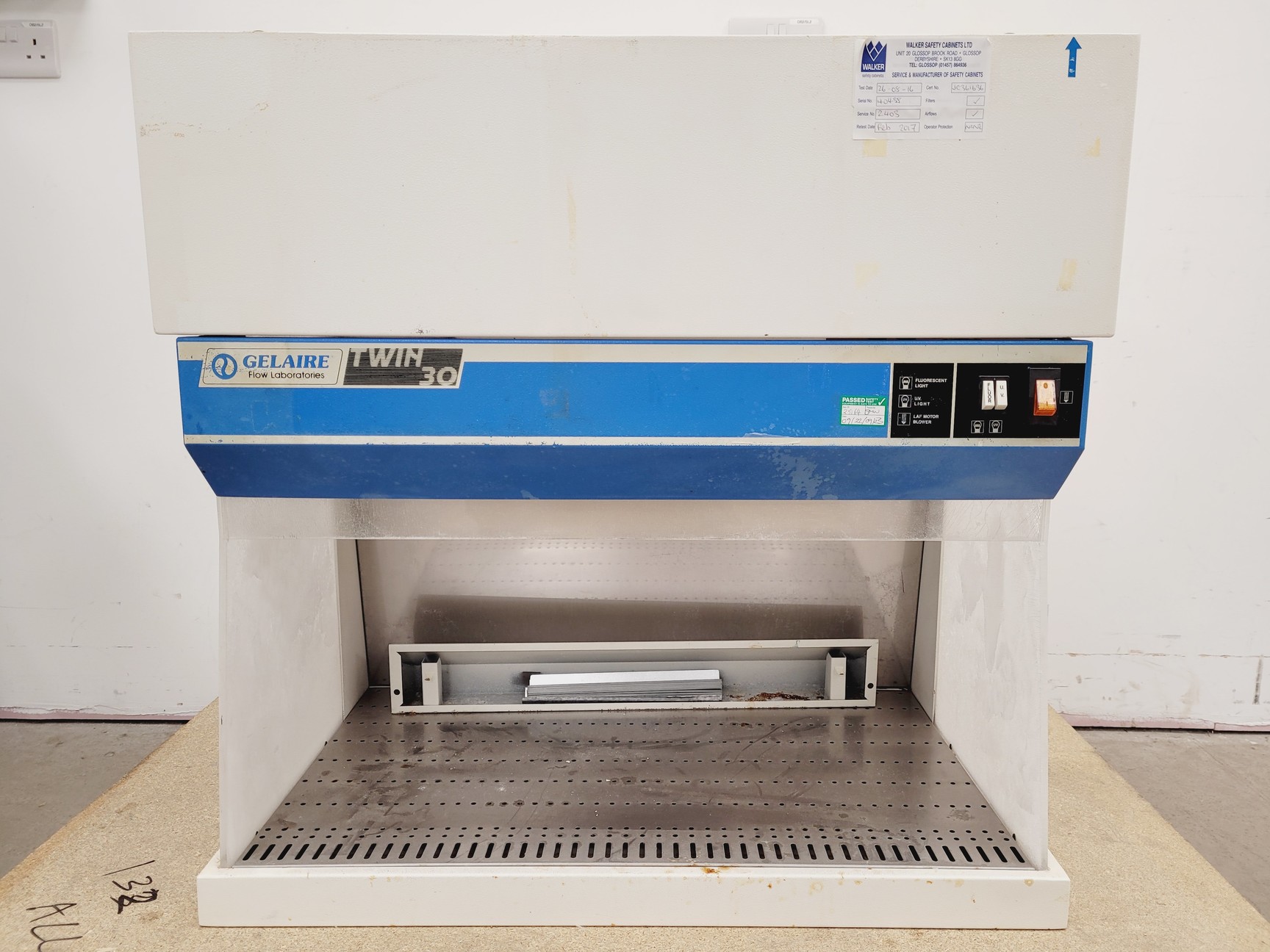 Image of Gelaire Laminarflow Twin 30 Laminar Flow Cabinet Lab