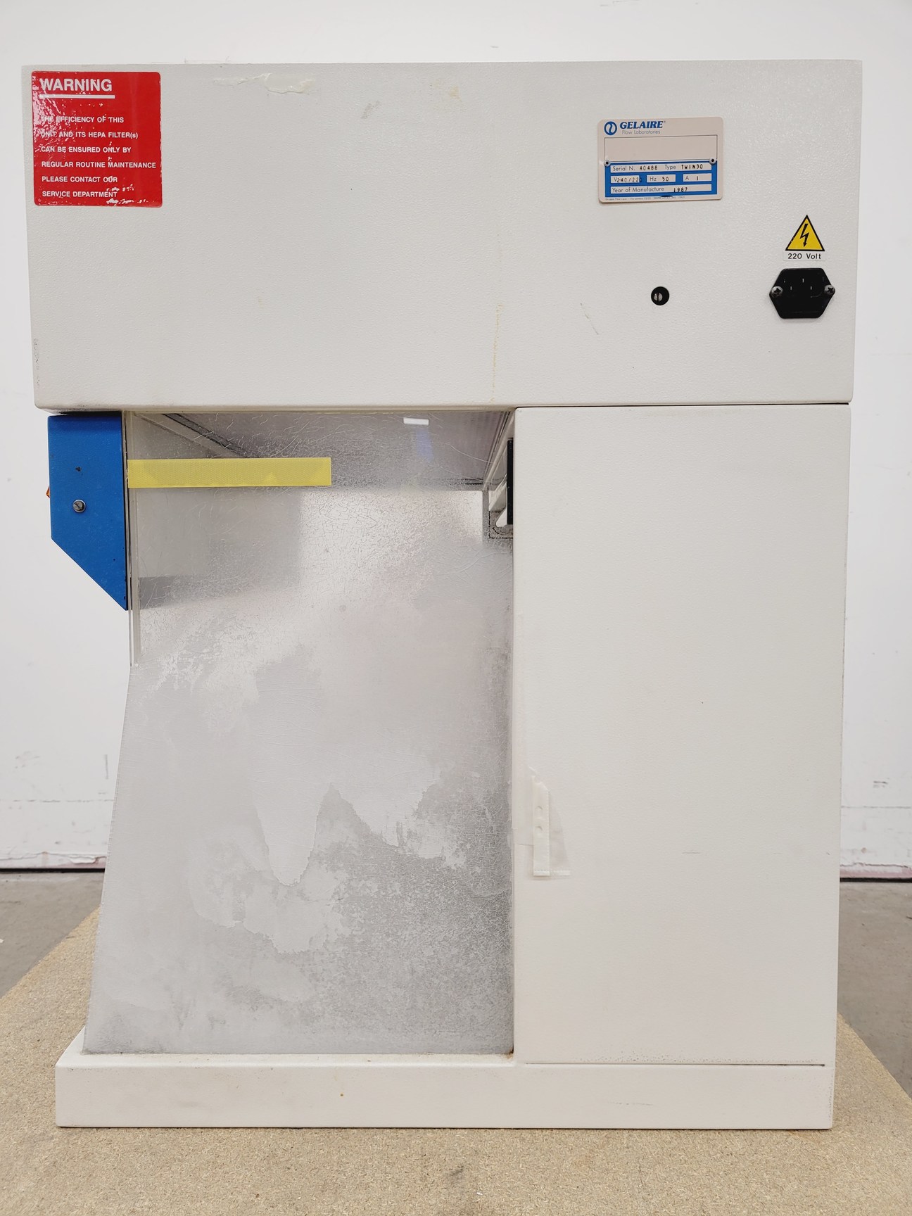Image of Gelaire Laminarflow Twin 30 Laminar Flow Cabinet Lab
