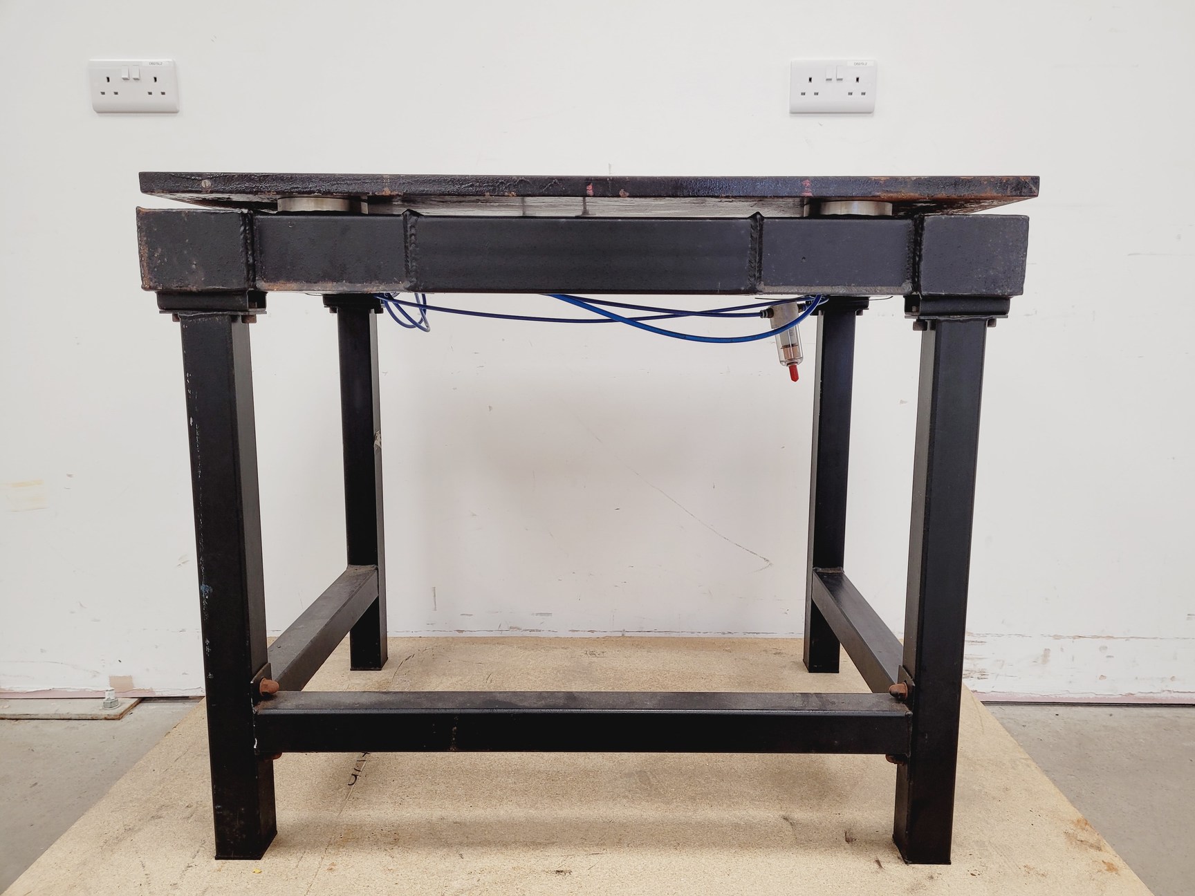 Image of Vibration Isolation Laboratory Optics Table - 87cm x 59cm x 73cm LWH Lab