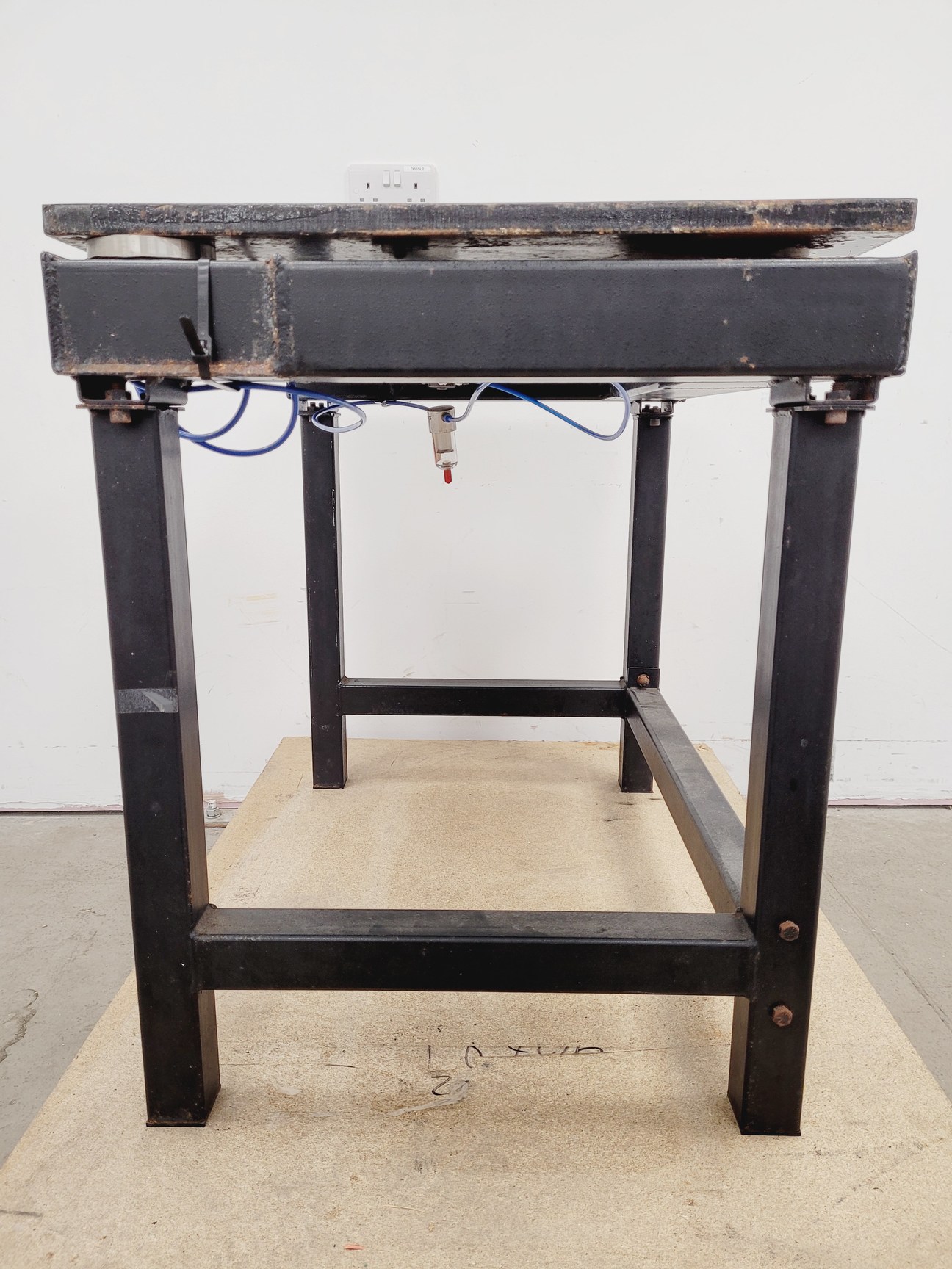 Image of Vibration Isolation Laboratory Optics Table - 87cm x 59cm x 73cm LWH Lab