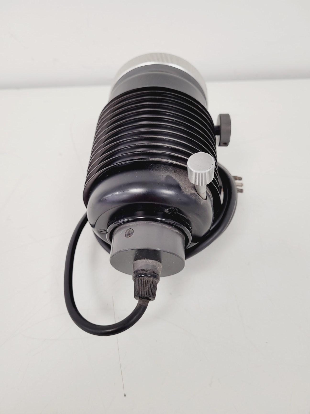 Image of Leitz Wetzlar Orthoplan Microscope with 5 x Objectives, Phaco, FLUOTAR Lab