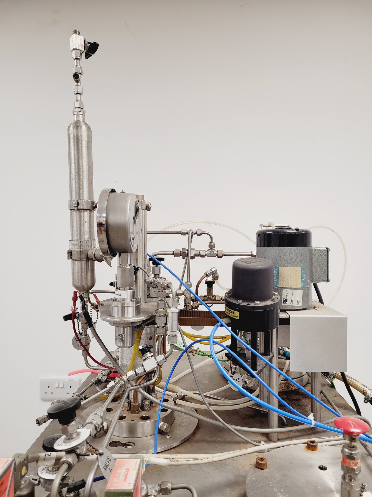Image of Baskerville Hastelloy 265 Reactor System with Control Box Lab