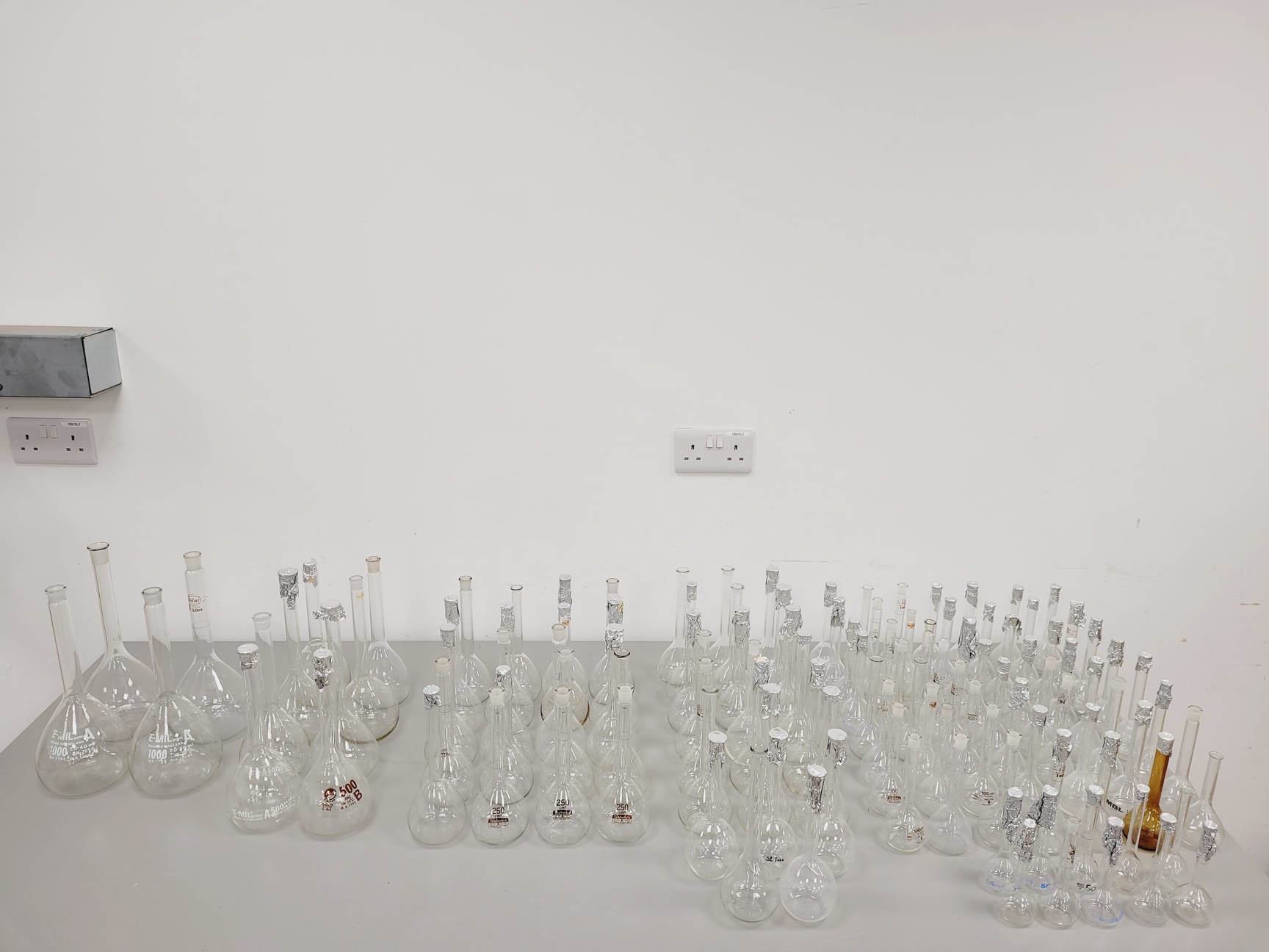 Image of Large Lot of Volumetric Laboratory Flasks - Various Sizes - 50-1000ml Lab