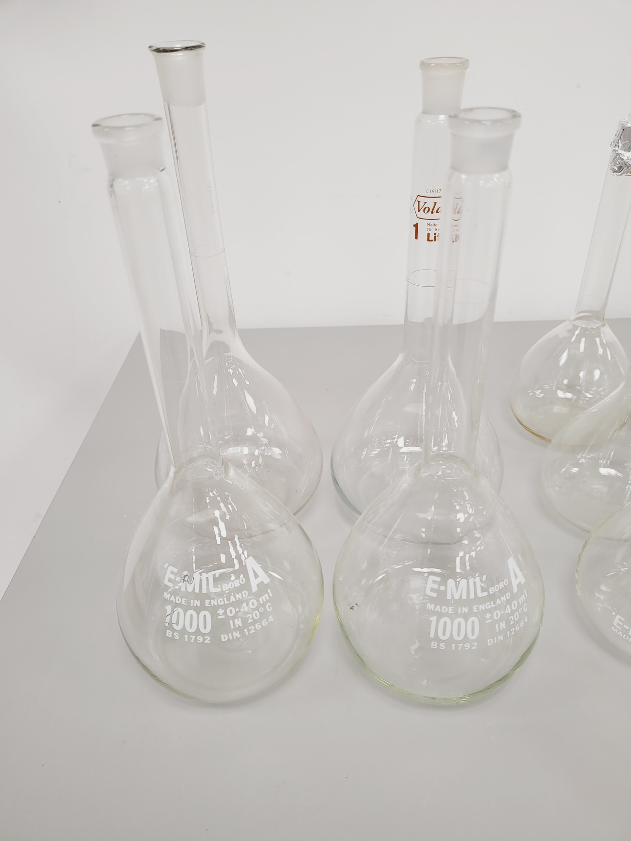 Image of Large Lot of Volumetric Laboratory Flasks - Various Sizes - 50-1000ml Lab