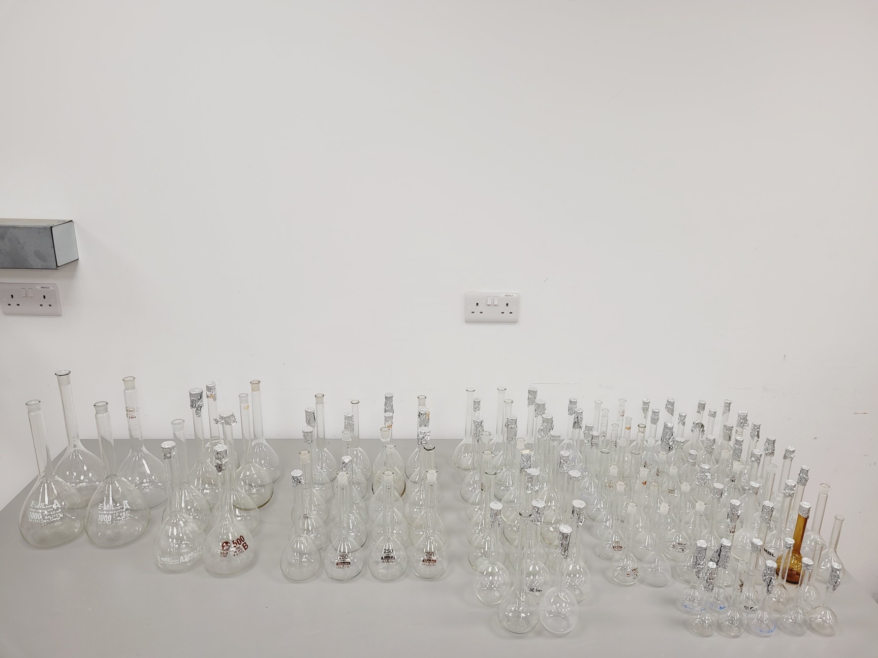 Image of Large Lot of Volumetric Laboratory Flasks - Various Sizes - 50-1000ml Lab